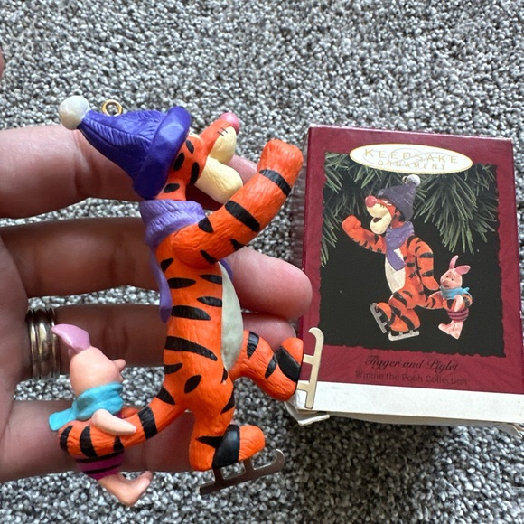 Hallmark Christmas Ornament Disney Tigger & Piglet Winnie The Pooh Skating - Picture 2 of 3